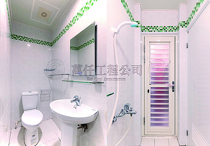36/51 澎湖.馬公(顏公館)35 廁所完工後一景圖片，內有一個逃生門(可以排煙及逃生使用)。