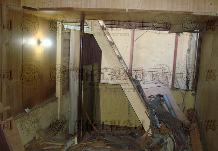 10/44 高雄.鼓山區(洪公館)09 後方的木造屋。(拆除中)