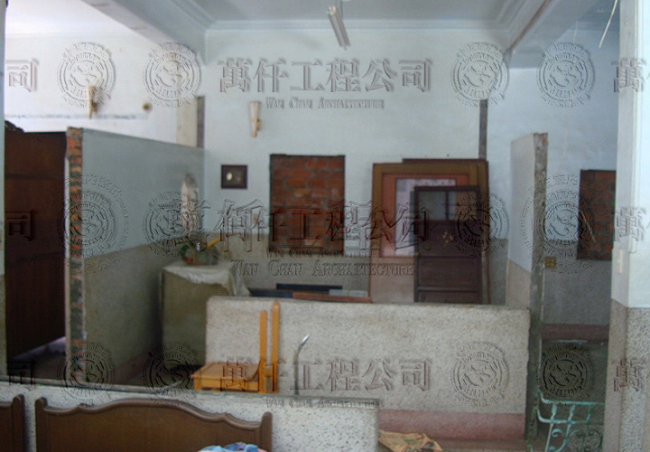 11/44 高雄.鼓山區(洪公館)10 二戶二樓原木作隔間，拆除中。