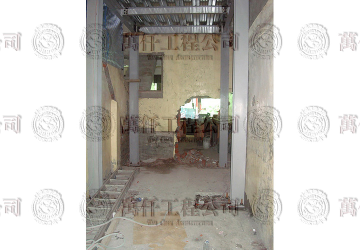 28/44 高雄.鼓山區(洪公館)27 木屋拆除後，以鋼構建造(鋼柱完工)。