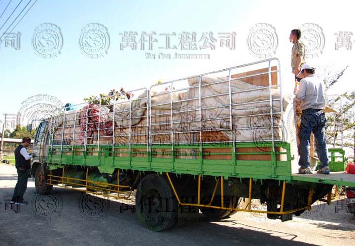 21/31 以不佔空間、節省工期，我們把在工廠預製好的板材”車運到現場”，包裝保護更是小心翼翼。