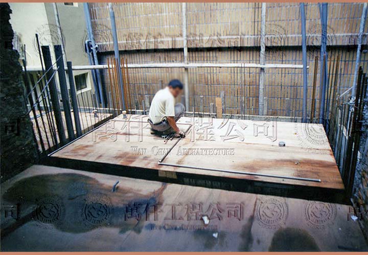 11/19 高雄.鼓山區(田、劉公館)10 三樓熱水管鋪設中。