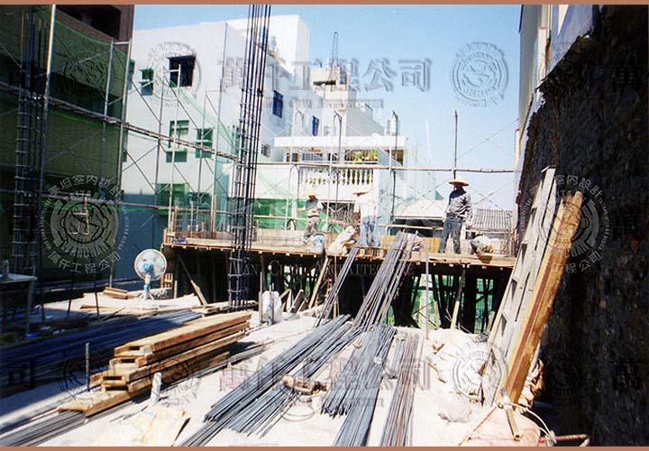 13/19 高雄.鼓山區(田、劉公館)12 三樓夾層模板工施工中。