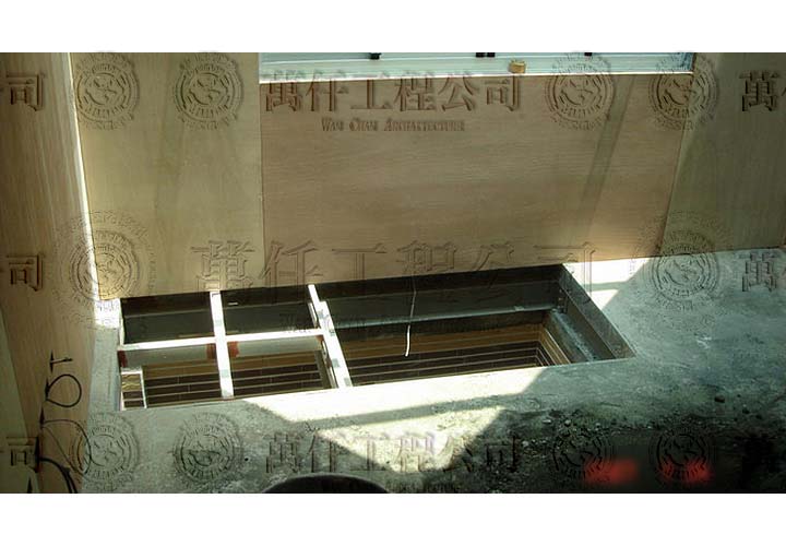 10/17 高雄.三民區(楊公館)09 三樓的四方尖頂「天窗」可透光至二樓「天井」直到一樓「長親房的洗衣間」。