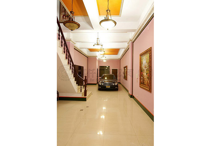 13/17 高雄.三民區(楊公館)12 大廳兼具喜慶宴客的功能，並且多增建一間衛浴廁所，原本7坪的後院增建成「長親房」及「工作洗衣間」。