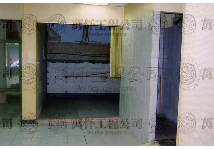 9/21 高雄.前鎮區(泰坦室內設計)08 翻修前的茶水間及小庫房之間有個大樑橫越。