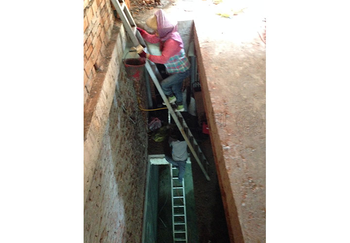 11/28 沒樓梯嘞！架長梯好作業