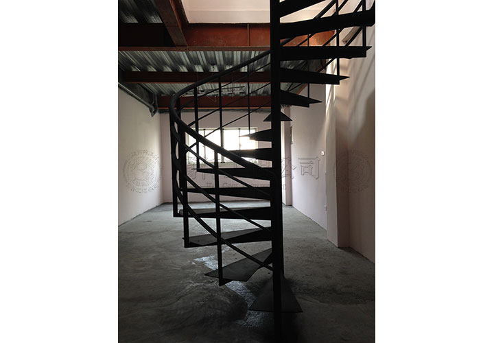 23/28 油漆工程進行中（三樓）